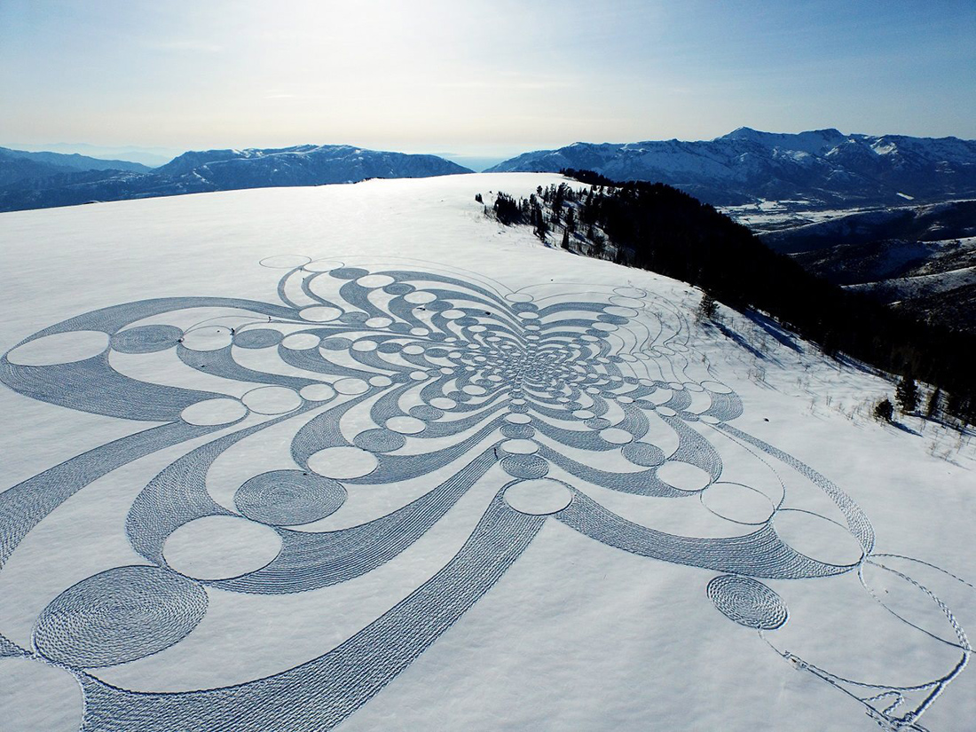 Snow art by Simon Beck 