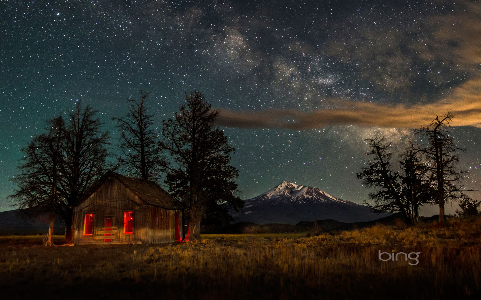 mount shasta at night with the milky way above