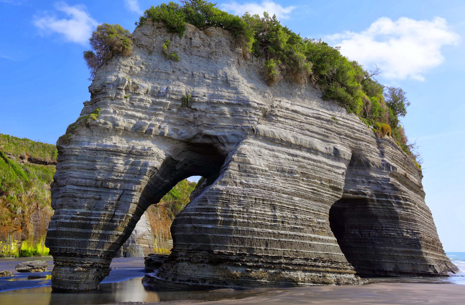 10 Famous rocks that totally look like elephants